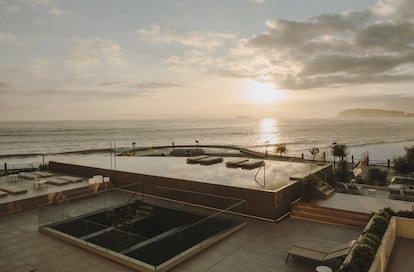 La piscina del hotel Chiqui, en Santander.