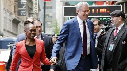 Bill de Blasio y su mujer, Chirlane McCray, este miércoles en Nueva York.