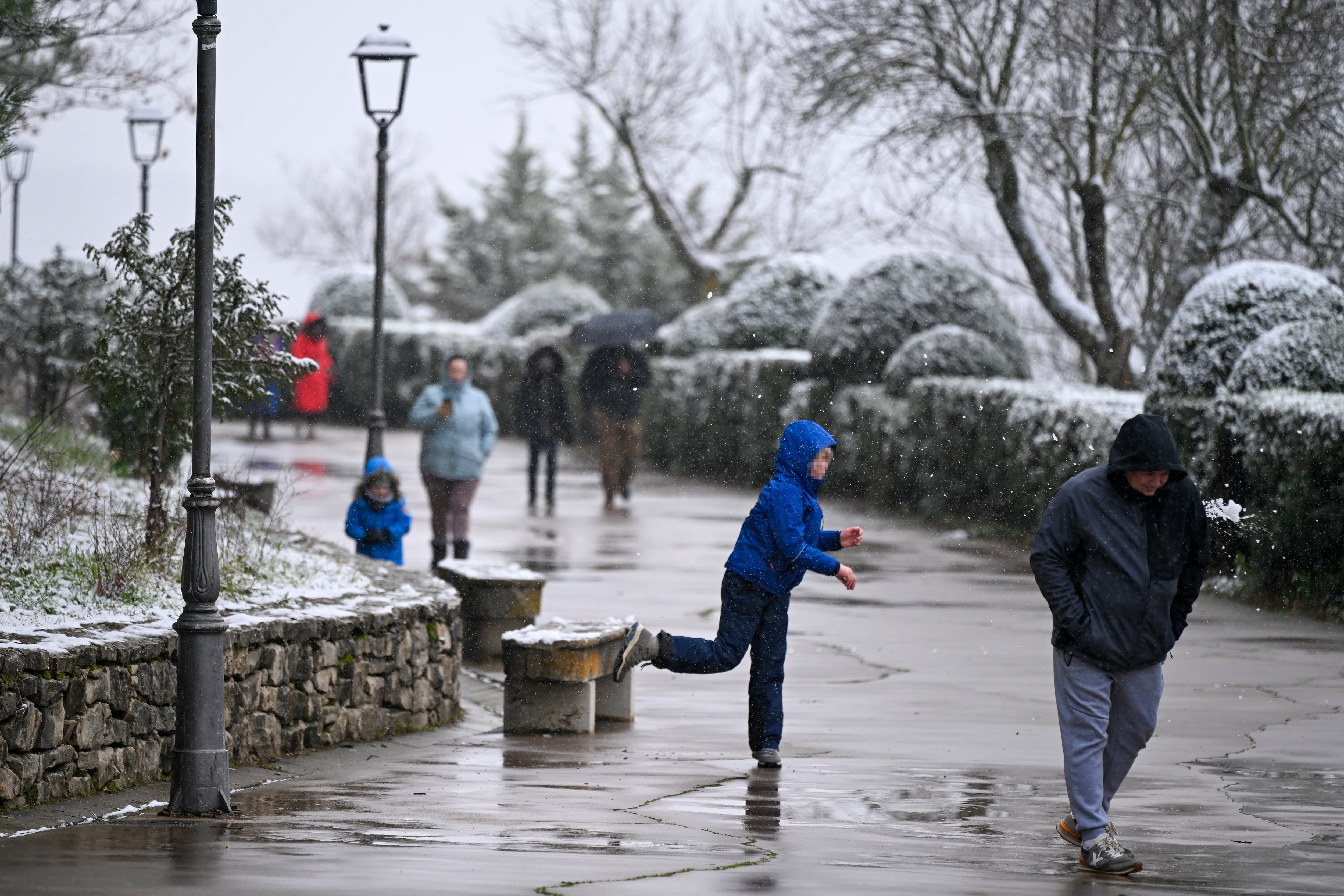 Seis comunidades con avisos por nieve, oleaje, lluvia y bajas temperaturas el día de Navidad