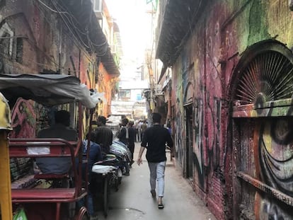 Las calles de la vieja Nueva Delhi, pintadas con grafitis.