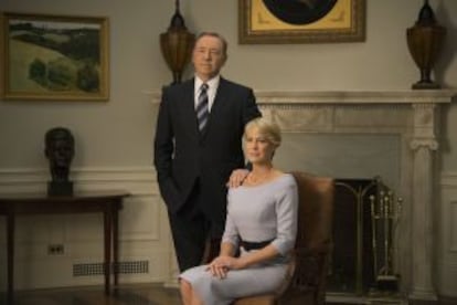 Kevin Spacey y Robin Wright, caracterizados como Francis 'Frank' J. Underwood y Claire Underwood, pareja presidencial.