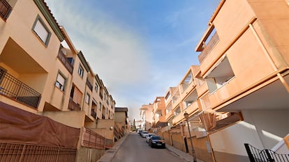 Calle Vista Granada en Las Gabias (Granada), donde se encuentra la vivienda en la que el hombre se ha atrincherado.
