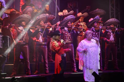 La cantante Alicia Villarreal y Paquita la del Barrio, ofrecieron un concierto llamado "Duelo" en el Teatro Metropolitan, el 16 de julio de 2016. 