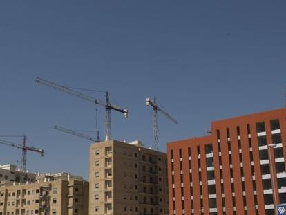 Obras de construcci&oacute;n de viviendas en Sevilla.