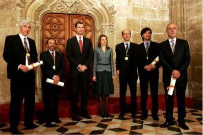 De izquierda a derecha, Álex Aguilar, Luis Navarro, los Príncipes de Asturias, Jordi Gali Garreta, Carlos López Otín y Antonio Pellicer.