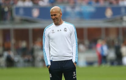 Zidane en un entrenamiento en San Siro.