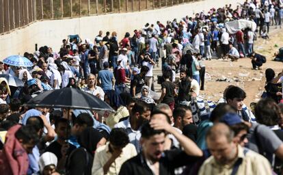 Refugees return to Syria for Eid el-Adha through the Oncupinar access point.