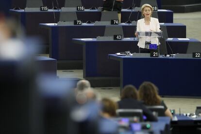 La exministra alemana de Defensa y vieja aliada de Angela Merkel, Ursula von der Leyen, pronuncia su discurso en el Parlamento Europeo en Estrasburgo (Francia), el 16 de julio de 2019. Este martes, von der Leyen superó, con 383 a favor y 327 en contra, la mayoría necesaria en la Eurocámara para ser la nueva presidenta de la Comisión Europea.