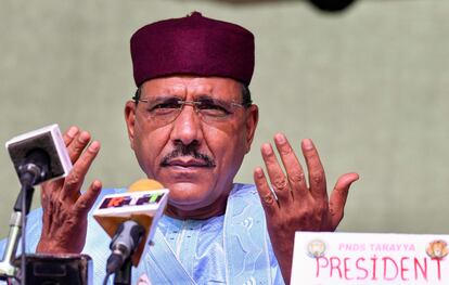 Mohamed Bazoum, en un acto político en Niamey pasado 23 de febrero tras ser elegido nuevo presidente de Níger.