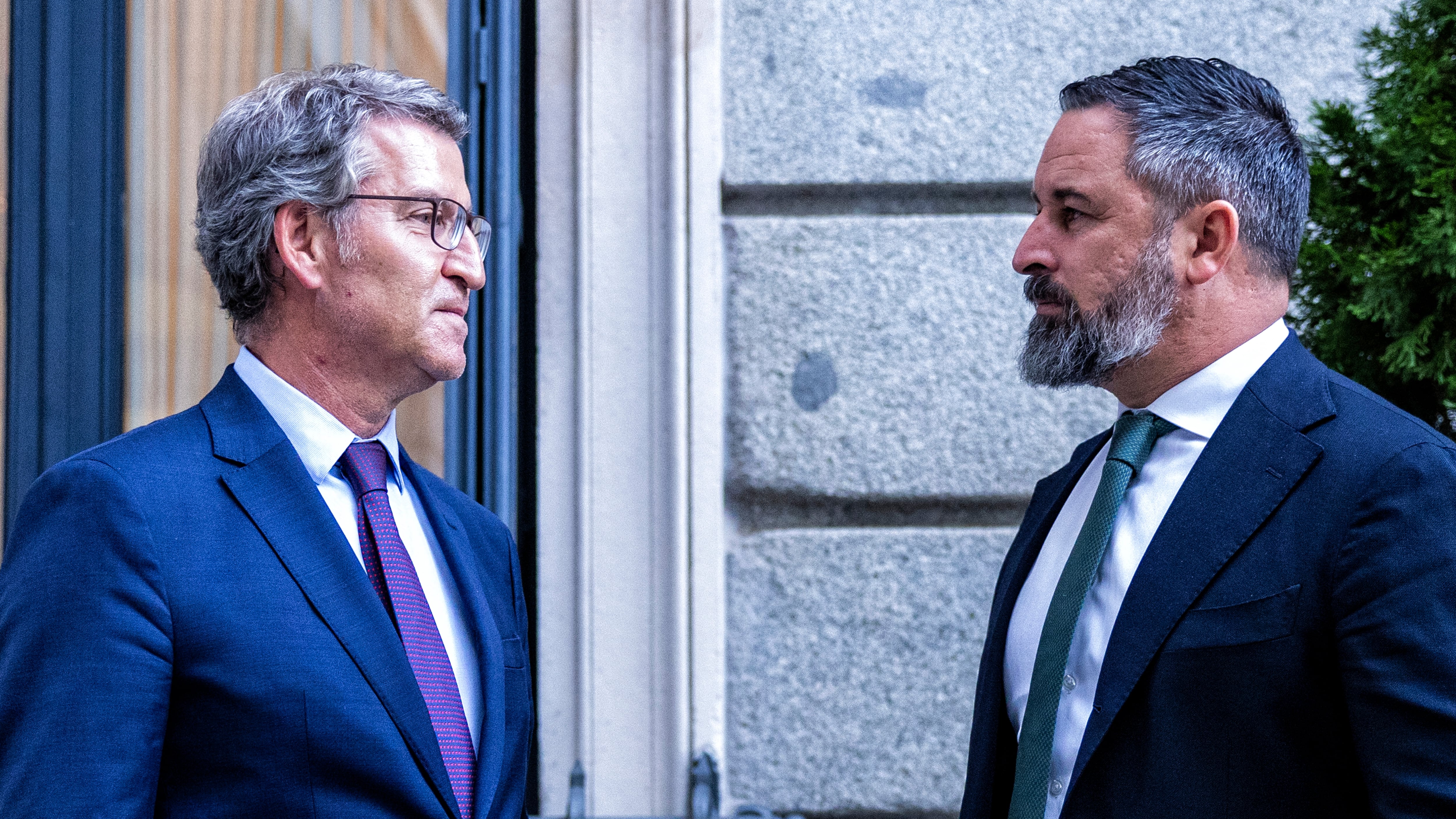 Vox logra que el PP se comprometa a reformar la ley de extranjería para acabar con la prohibición de discriminar a los inmigrantes 