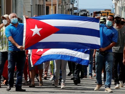 Cubanos se manifestam contra o Governo no último domingo, 11 de julho, em Havana.