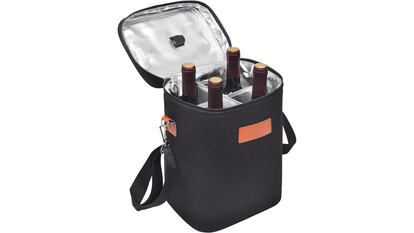 Esta bolsa enfriadora de cuatro botellas de vino está equipada con acolchamiento interior.