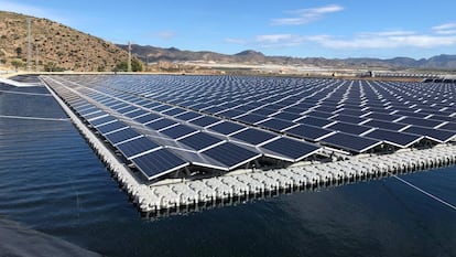 Planta desaladora alimentada con energía solar en Mazarrón (Murcia).