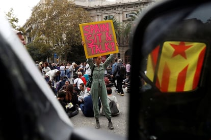 Una manifestante durante la protesta de esta mañana en Barcelona.