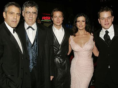Catherine Zeta-Jones junto a George Clooney, Elliot Gould, Brad Pitt v Matt Damon