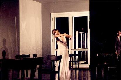 Pina Bausch, en <i>Café Müller,</i> fotografiada por Pedro Almodóvar en 2001.