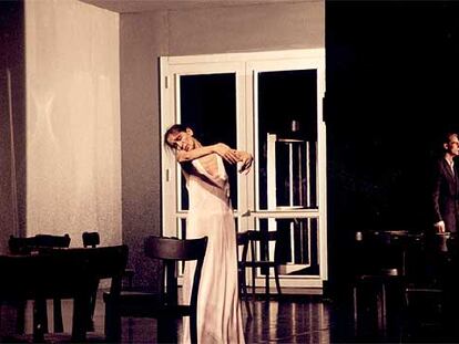 Pina Bausch, en <i>Café Müller,</i> fotografiada por Pedro Almodóvar en 2001.