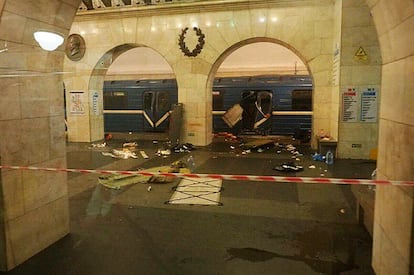 Vista del andén de la estación de metro Tekhnologichesky Institut tras la explosión,en San Petersburgo.