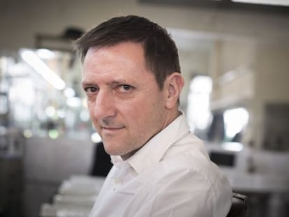 Ignacio Mart&iacute;nez de Pis&oacute;n, fotografiado en una barber&iacute;a de Barcelona.