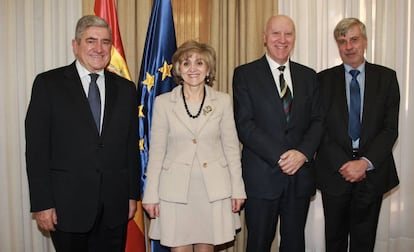 De izquierda a derecha, Carlos Lasarte, María Luisa Carcedo, Faustino Blanco y Nelson Castro. 