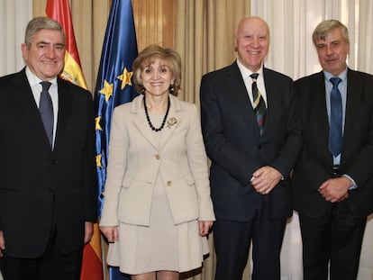 De izquierda a derecha, Carlos Lasarte, María Luisa Carcedo, Faustino Blanco y Nelson Castro. 