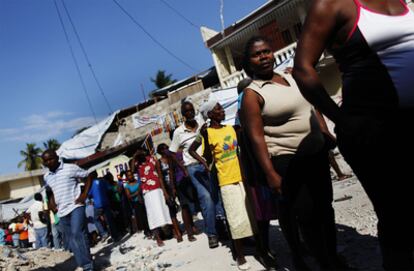 Fila de haitianos esperando para votar en la segunda vuelta de las presidenciales.