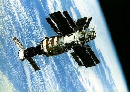 La estacin Salyut-7 con la nave Soyuz 10 acoplada. 