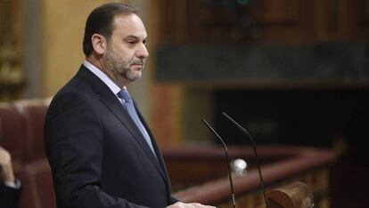 El ministro de Fomento, José Luis Ábalos, el pasado martes en el Congreso.  