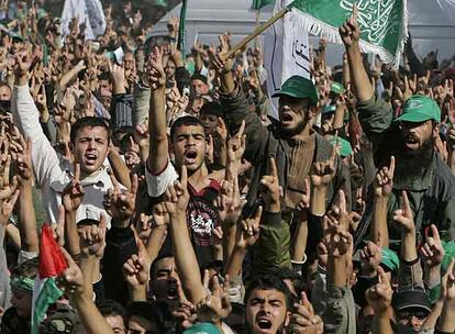 Simpatizantes de Hamás, durante una marcha contra la cumbre de Annapolis en Rafah, al sur de Gaza, el 30 de noviembre.