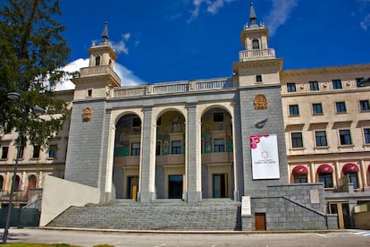 Fachada de la Universidad Isabel I de Castilla, en Burgos.