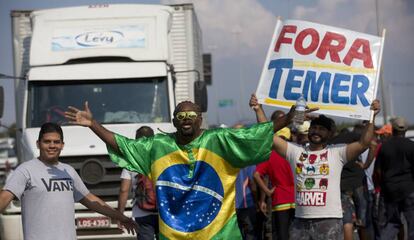 Protestos de caminhoneiros, no dia 25 de maio em Duque de Caxias (RJ).