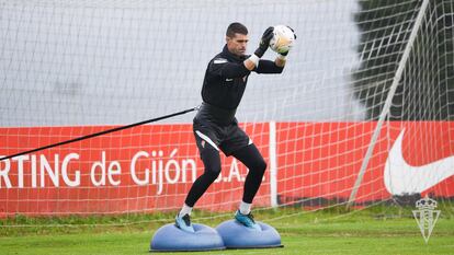 La especialización de los entrenamientos de portero han sido uno de los grandes últimos avances de la cantera del Real Sporting.