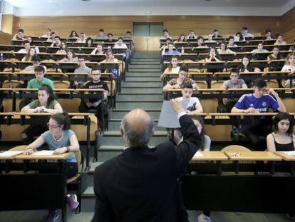 Examen de selectividad Madrid 2016 en la Facultad de Odontología de la Universidad Complutense de Madrid