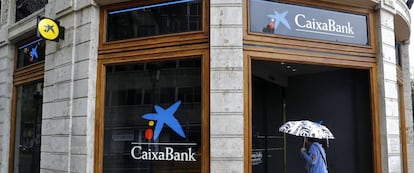 Imagen de una sucrusal de CaixaBank.