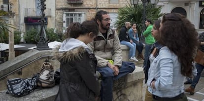 Jóvenes en paro en la plaza del Pósito de Jaén.