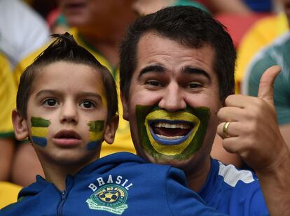 A torcida brasileira no estádio de Brasília.