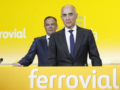 El presidente de Ferrovial, Rafael del Pino, y el consejero delegado del grupo, Íñigo Meirás.  