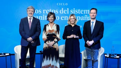 Ángel de Benito, secretario general de la Fundación IDIS; Marta Villanueva, directora general de la Fundación IDIS; Carina Escobar, presidenta de la Plataforma de Organizaciones de Pacientes (POP), y Jesús García-Foncillas, catedrático de Oncología y director del departamento de oncología del Hospital Universitario Fundación Jiménez Díaz.