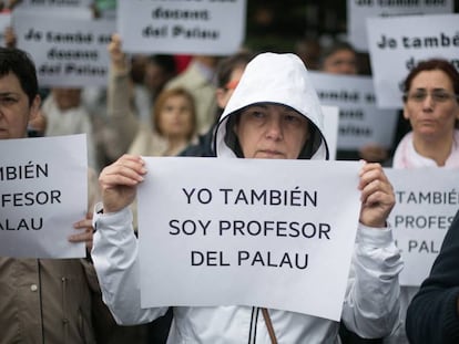 Manifestació a Sant Andreu de la Barca en suport dels professors denunciats per la Fiscalia.