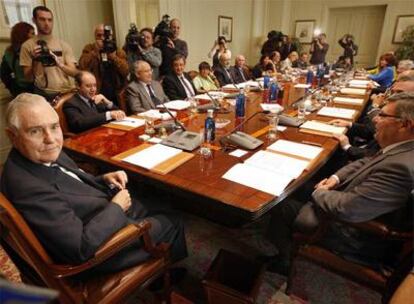 Reunión del pleno del Consejo General del Poder Judicial presidido por Carlos Dívar.