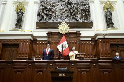 La presidenta Dina Boluarte durante su toma de protesta, el 7 de diciembre de 2022.