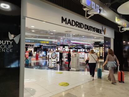 Una tienda de 'duty free' en el aeropuerto de Madrid-Barajas.