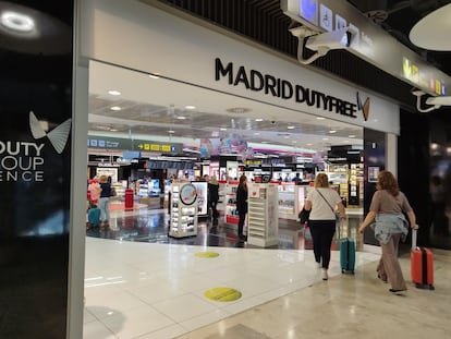 Una tienda de 'duty free' en el aeropuerto de Madrid-Barajas.