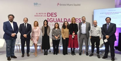 De izquierda a derecha, Sergio del Molino, Roberto Úrbez, Menchu Lavid, Juana López Pagán, Ana Rubio, Ana Ruiz, Lucila García, David Valcárcel, Iván Bofarull y Antonio Calles, en el acto de presentación del libro, en Madrid.