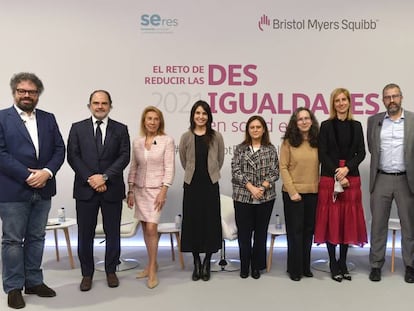 De izquierda a derecha, Sergio del Molino, Roberto Úrbez, Menchu Lavid, Juana López Pagán, Ana Rubio, Ana Ruiz, Lucila García, David Valcárcel, Iván Bofarull y Antonio Calles, en el acto de presentación del libro, en Madrid.