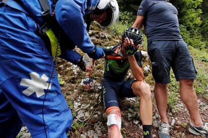 Herrada recibe asistencia médica. 