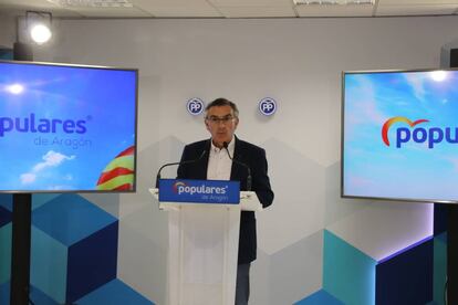 Luis María Beamonte, presidente del PP de Aragón, en la rueda de prensa que ha dado este sábado para explicar la información de EL PAÍS.