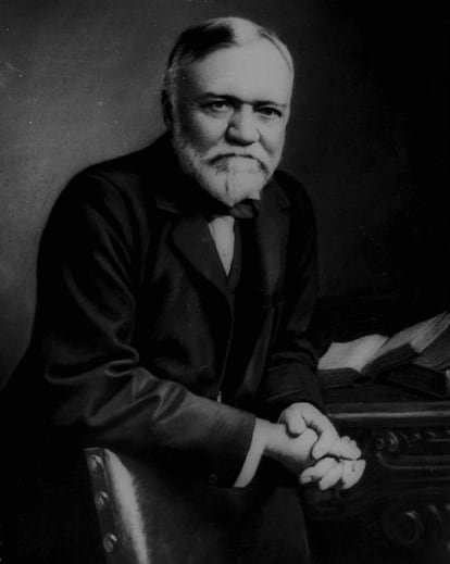 Un magnate del acero, el estadounidense Andrew Carnegie, aparece como el sexto hombre más rico de todos los tiempos. Su empresa era en 1890 la más grande y rentable del mundo. En 1901 la vendió a J.P. Morgan por 442 millones de euros, que equivaldría al 2,1% del PIB de EEUU. Comparado con nuestro tiempo, su fortuna ascendería a 341.000 millones de euros. Con el dinero ganado, Carnegie se dedicó a la filantropía.