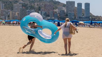 Primer día de julio en la playa de Benidorm