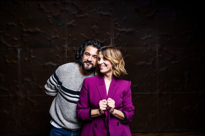 Manuel Jabois y Luz Sánchez-Mellado en el evento de El País 'Historias de una redacción', para celebrar los 400.000 suscriptores, en CaixaForum Madrid, el 24 de enero de 2025.